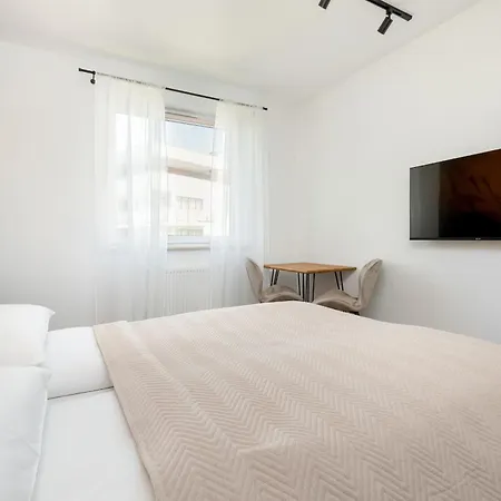 Duzy Z Parkingiem I Balkonem W Kolobrzegu By Renters Apartment *
