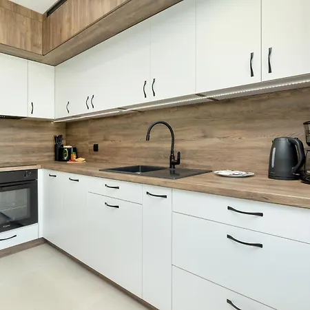 Apartment Duzy Z Parkingiem I Balkonem W Kolobrzegu By Renters