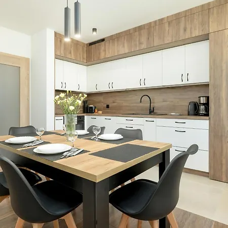 Duzy Z Parkingiem I Balkonem W Kolobrzegu By Renters شقة *