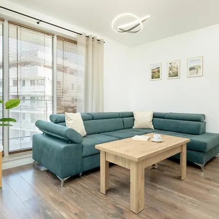 Apartment Duzy Z Parkingiem I Balkonem W Kolobrzegu By Renters Kolobrzeg